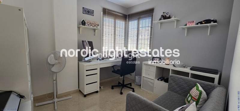 Semi-detached villa in perfect condition with sea views and a saltwalter pool in Torre del Mar
