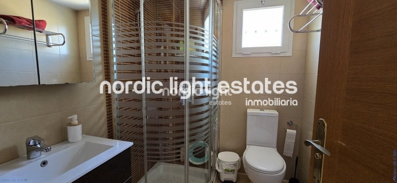Semi-detached villa in perfect condition with sea views and a saltwalter pool in Torre del Mar