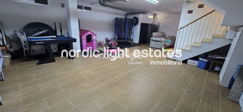 Semi-detached villa in perfect condition with sea views and a saltwalter pool in Torre del Mar
