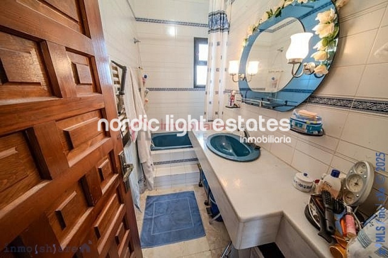 Detached villa with 2 independent homes with private pool in Nerja
