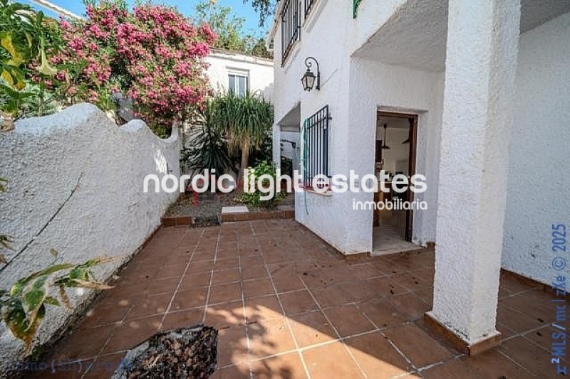 Detached villa with 2 independent homes with private pool in Nerja