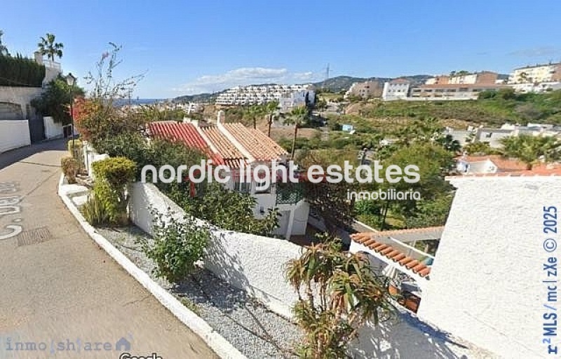 Detached villa with 2 independent homes with private pool in Nerja