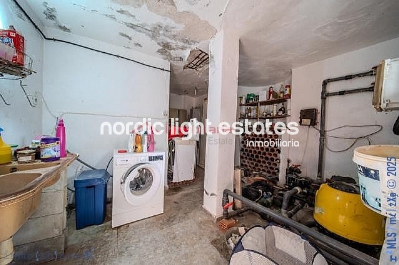 Detached villa with 2 independent homes with private pool in Nerja