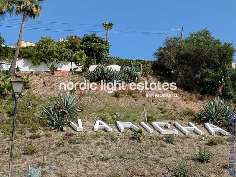 Detached villa with 2 independent homes with private pool in Nerja