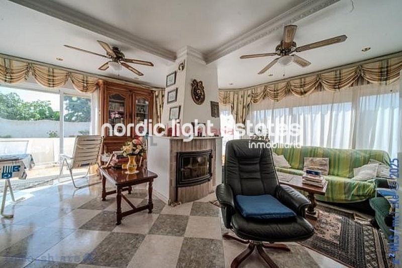 Detached villa with 2 independent homes with private pool in Nerja
