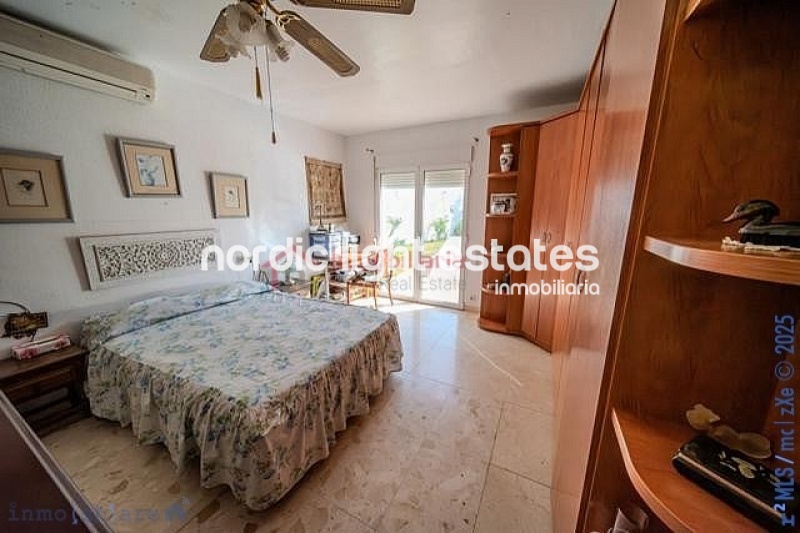 Detached villa with 2 independent homes with private pool in Nerja