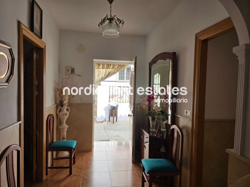 Gran casa para reformar en parte en Torrox Pueblo. 123 m2 de terrazas