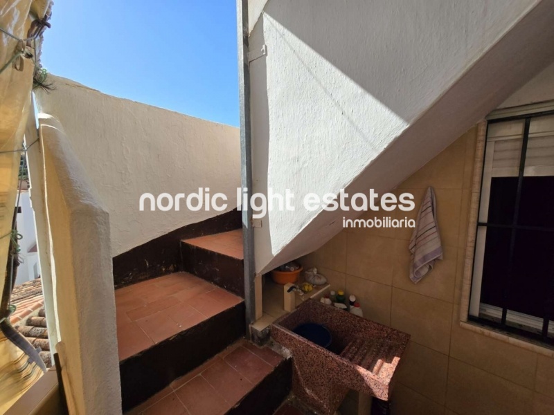 Gran casa para reformar en parte en Torrox Pueblo. 123 m2 de terrazas