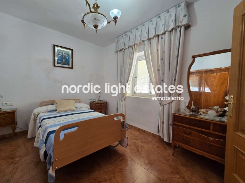 Gran casa para reformar en parte en Torrox Pueblo. 123 m2 de terrazas