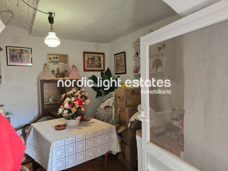 Gran casa para reformar en parte en Torrox Pueblo. 123 m2 de terrazas