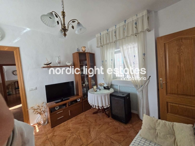 Gran casa para reformar en parte en Torrox Pueblo. 123 m2 de terrazas