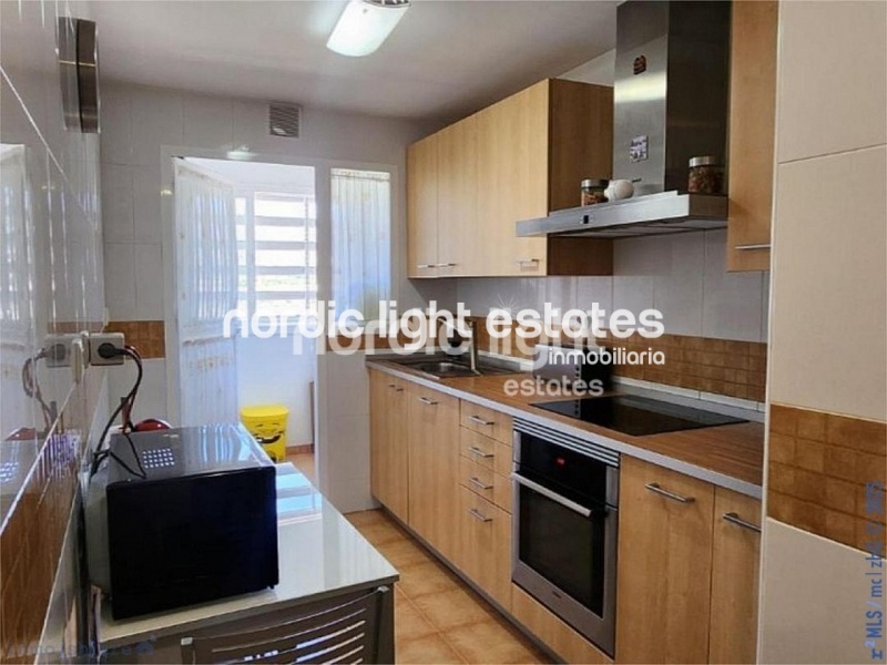 Magnificent corner apartment in Algarrobo Costa. Store room and parking space 