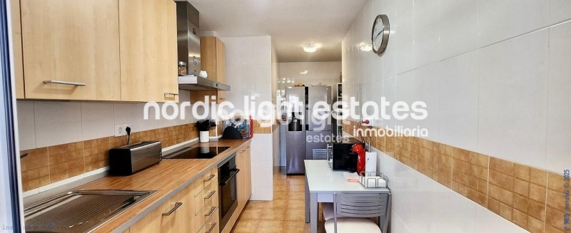 Magnificent corner apartment in Algarrobo Costa. Store room and parking space 