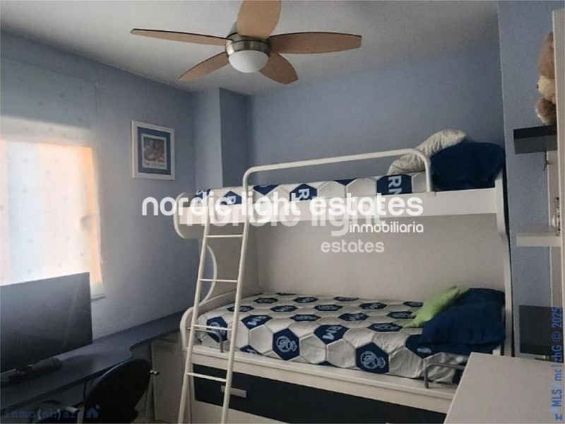 Magnificent corner apartment in Algarrobo Costa. Store room and parking space 