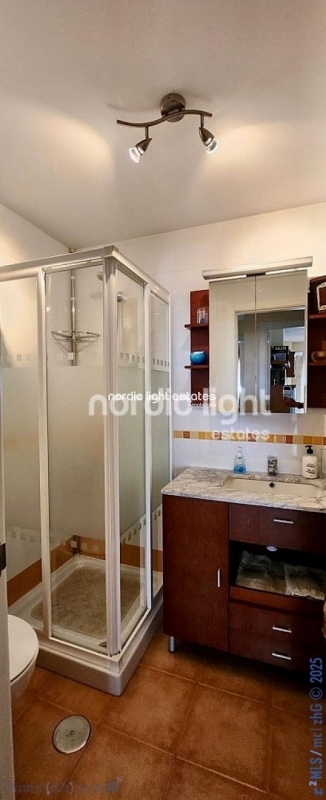 Magnificent corner apartment in Algarrobo Costa. Store room and parking space 