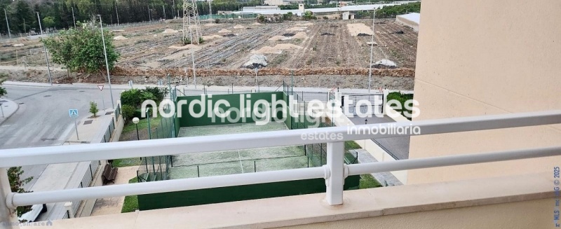 Magnificent corner apartment in Algarrobo Costa. Store room and parking space 