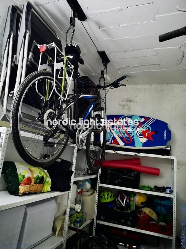 Magnificent corner apartment in Algarrobo Costa. Store room and parking space 