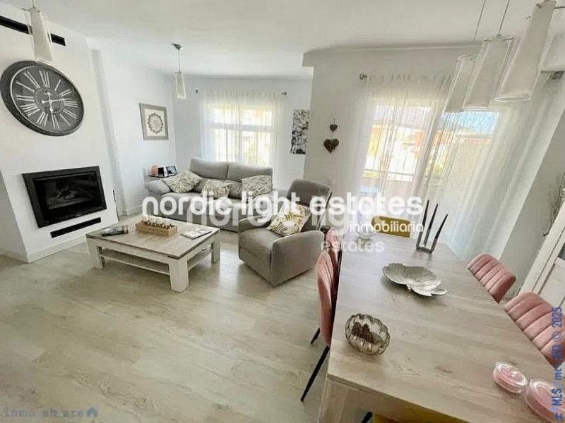 Stunning modern townhouse with a lot of outside space in Añoreta, Rincón de la Victoria