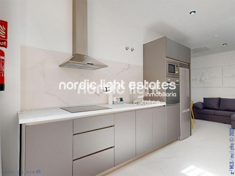  En primera línea de la playa en Algarrobo Costa. Moderno apartamento completamente reformado 