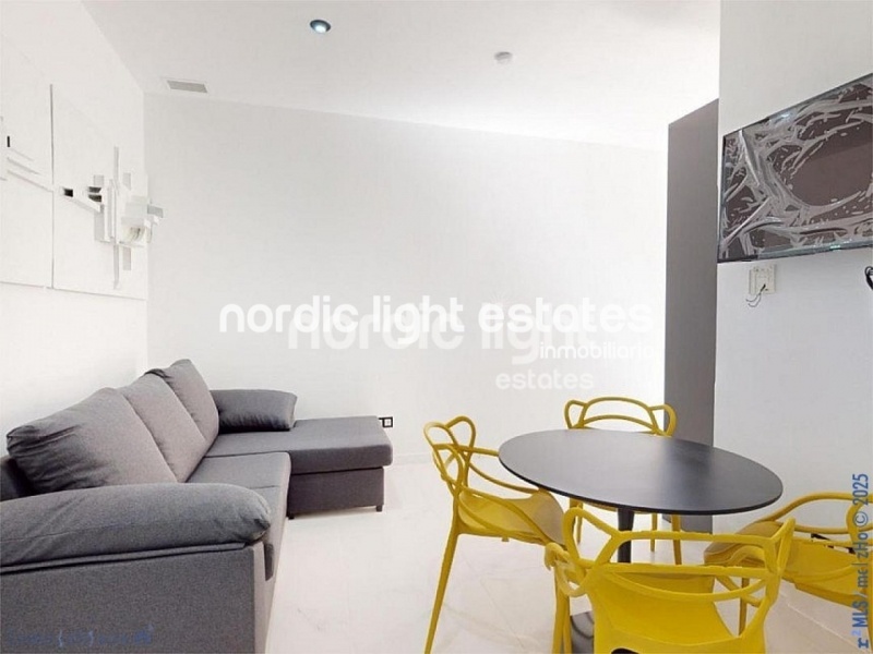  En primera línea de la playa en Algarrobo Costa. Moderno apartamento completamente reformado 