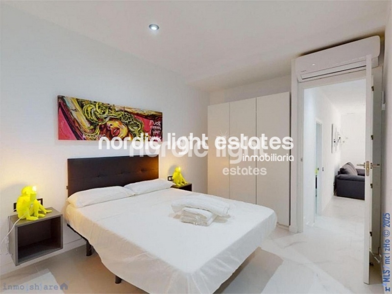  En primera línea de la playa en Algarrobo Costa. Moderno apartamento completamente reformado 