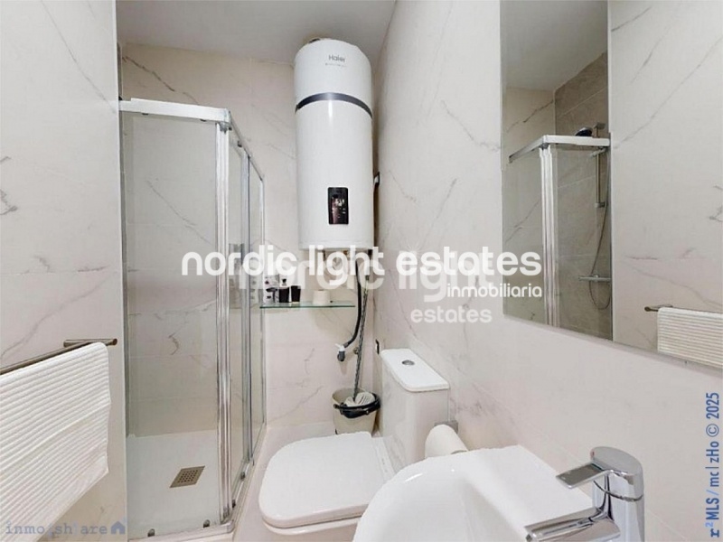  En primera línea de la playa en Algarrobo Costa. Moderno apartamento completamente reformado 