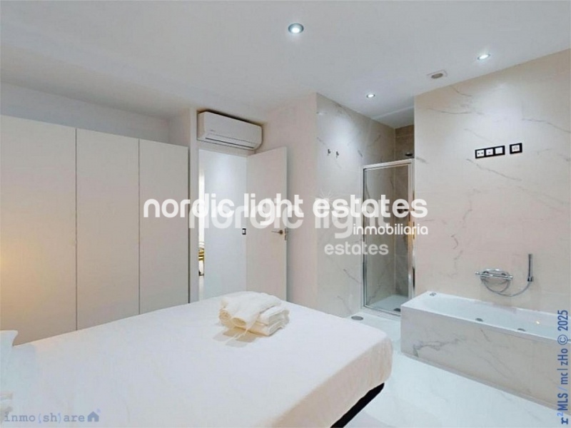  En primera línea de la playa en Algarrobo Costa. Moderno apartamento completamente reformado 