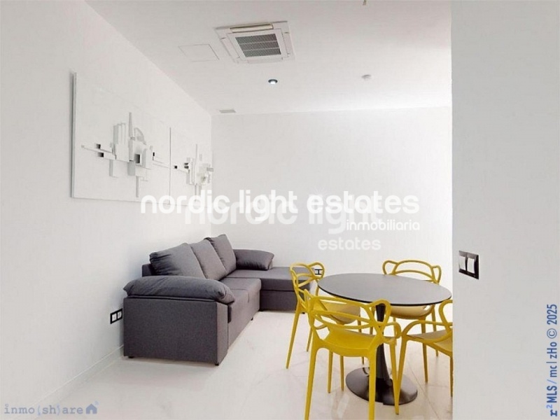  En primera línea de la playa en Algarrobo Costa. Moderno apartamento completamente reformado 