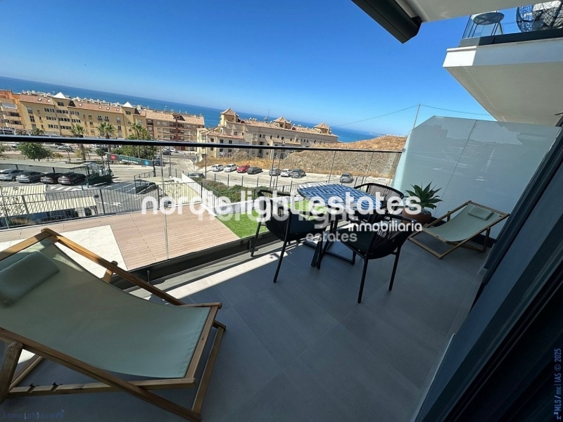 Ultra modern almost new apartment with parking space and store room in Algarrobo Costa 