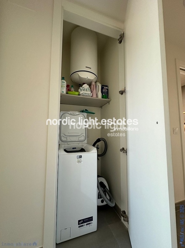 Ultra modern almost new apartment with parking space and store room in Algarrobo Costa 
