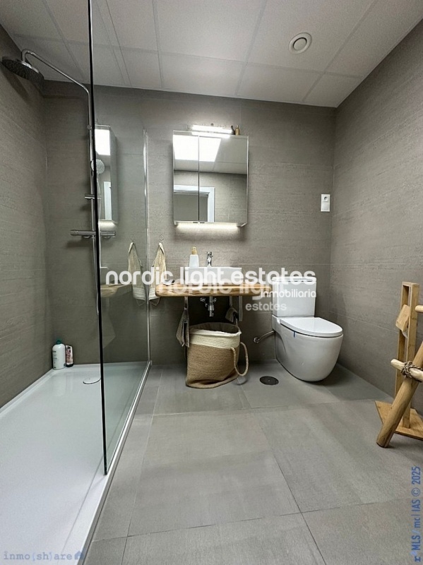 Ultra modern almost new apartment with parking space and store room in Algarrobo Costa 