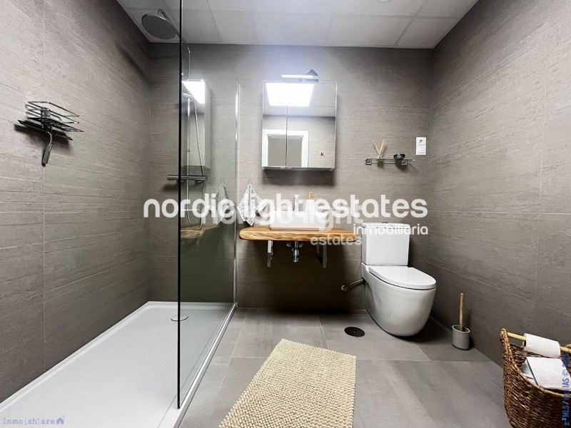 Ultra modern almost new apartment with parking space and store room in Algarrobo Costa 