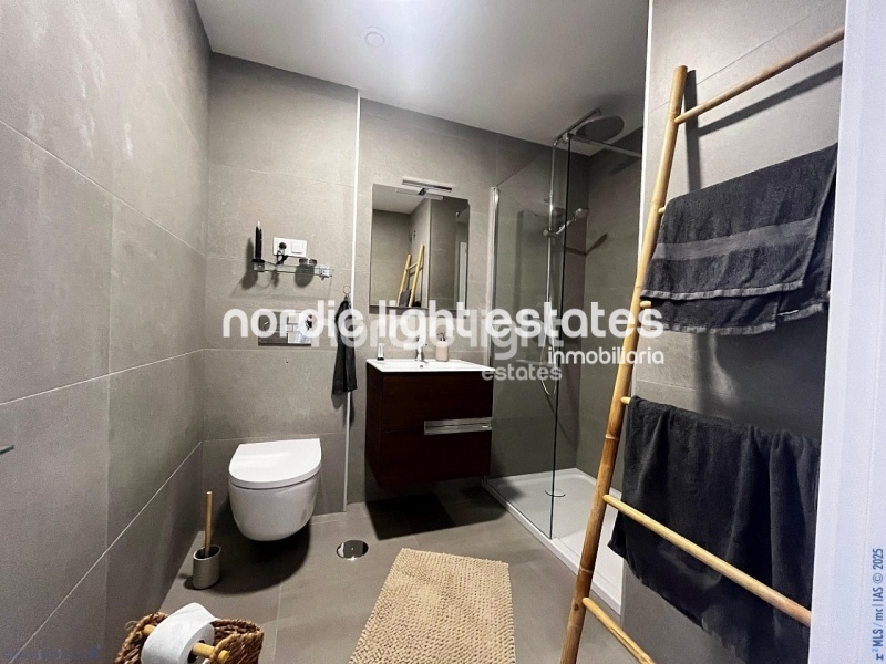 Ultra modern almost new apartment with parking space and store room in Algarrobo Costa 