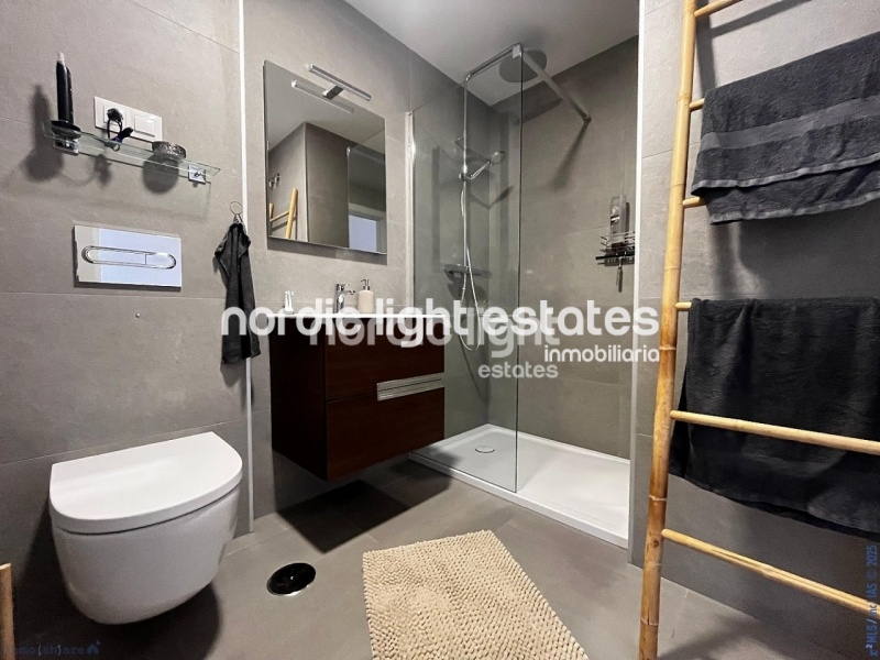 Ultra modern almost new apartment with parking space and store room in Algarrobo Costa 