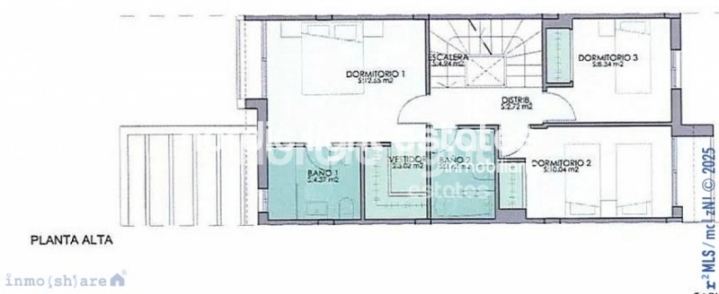 Calet adosado semi nuevo de diseño minimalista en Torre de Benagalbón