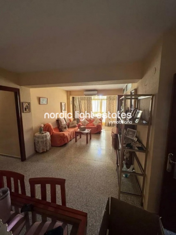 Spacious and bright apartment in the area of Carlos Haya, Málaga city