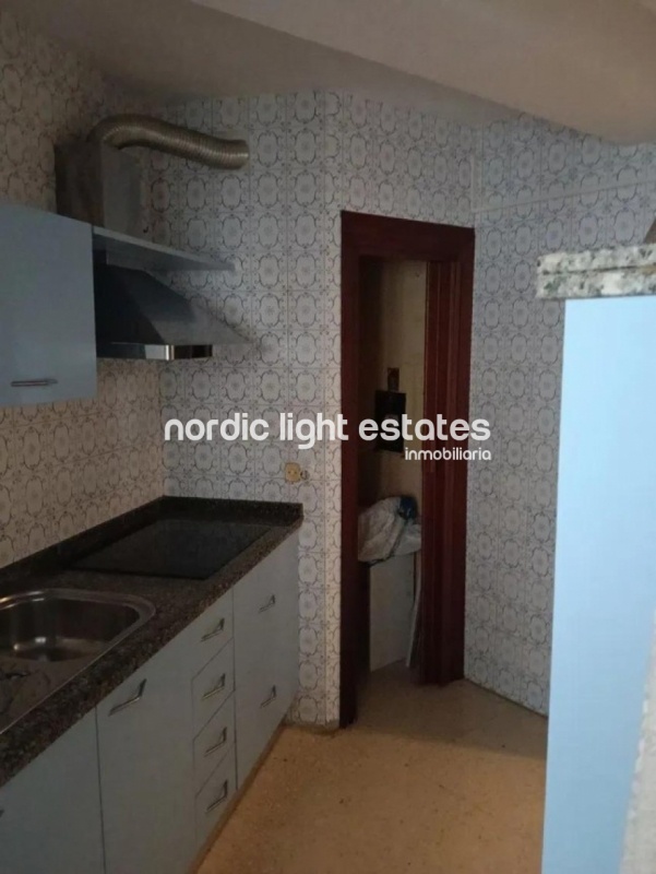 Spacious and bright apartment in the area of Carlos Haya, Málaga city