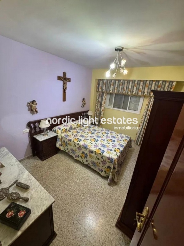 Spacious and bright apartment in the area of Carlos Haya, Málaga city