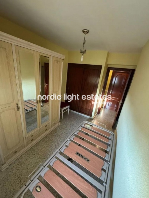 Spacious and bright apartment in the area of Carlos Haya, Málaga city
