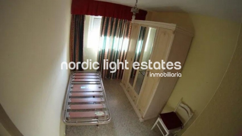 Spacious and bright apartment in the area of Carlos Haya, Málaga city