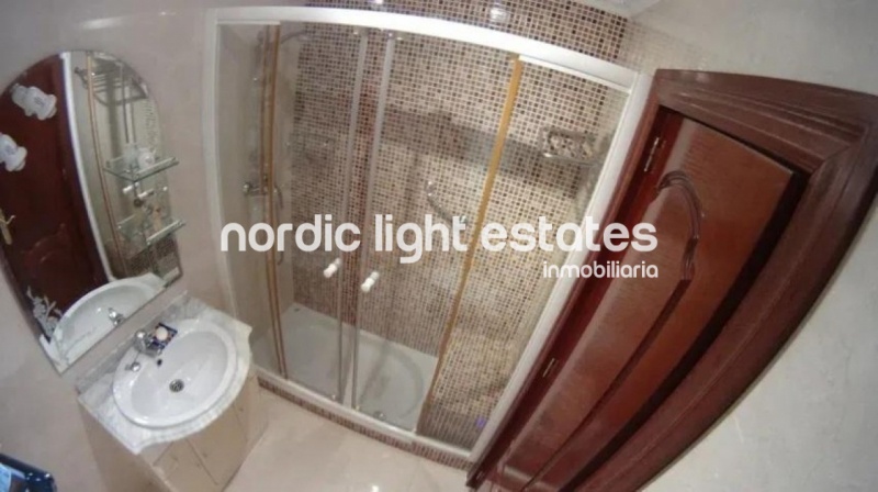 Spacious and bright apartment in the area of Carlos Haya, Málaga city