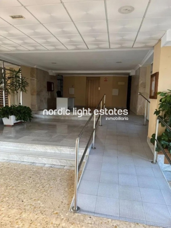 Spacious and bright apartment in the area of Carlos Haya, Málaga city