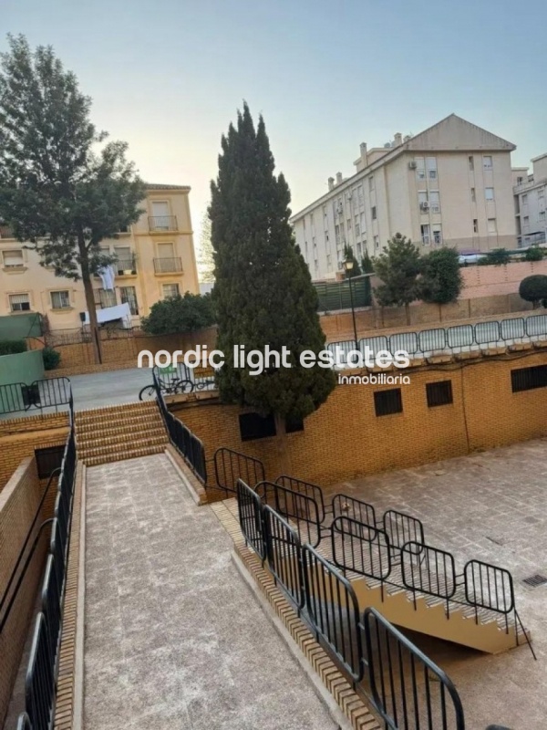 Spacious and bright apartment in the area of Carlos Haya, Málaga city