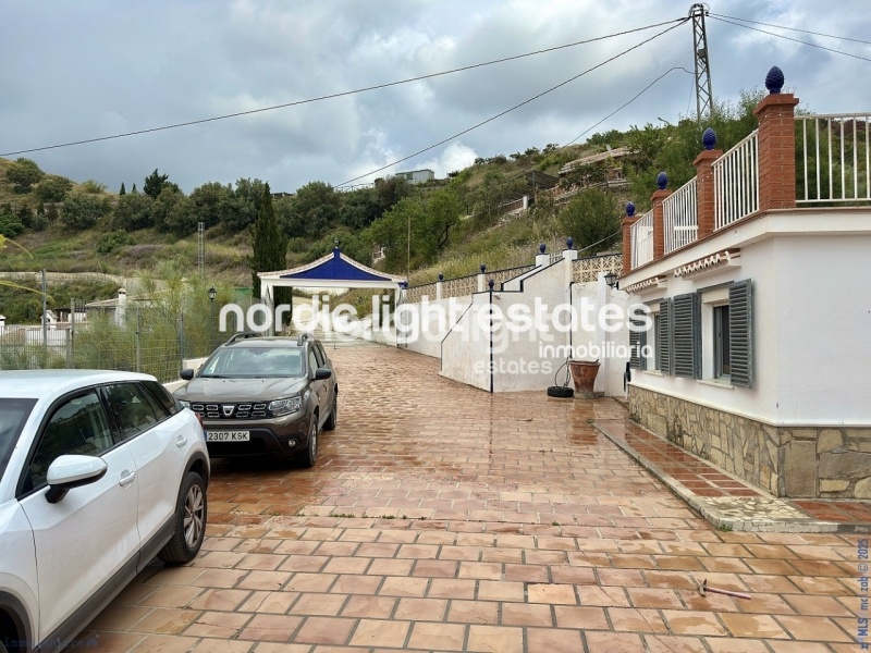 Maravillosa casa de campo sobre una parcela de 2850m2 en Vélez-Málaga 
