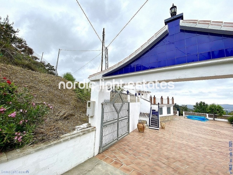 Maravillosa casa de campo sobre una parcela de 2850m2 en Vélez-Málaga 