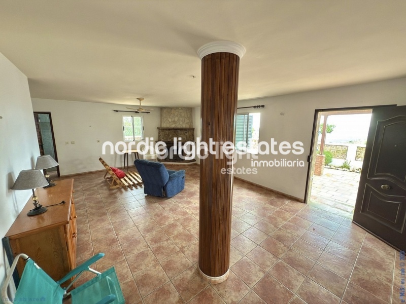 Maravillosa casa de campo sobre una parcela de 2850m2 en Vélez-Málaga 