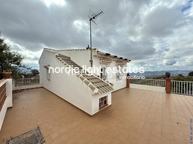Maravillosa casa de campo sobre una parcela de 2850m2 en Vélez-Málaga 