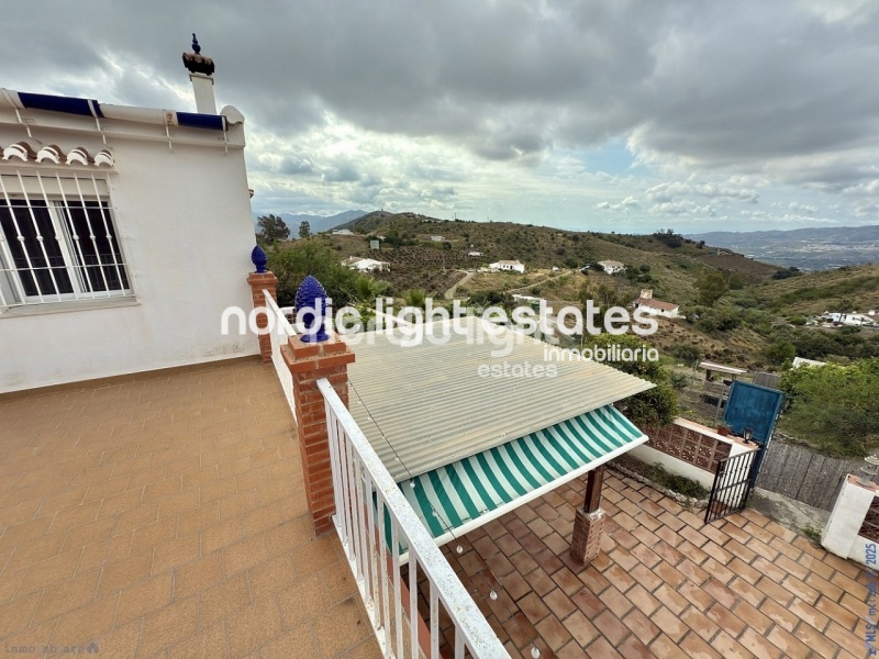 Maravillosa casa de campo sobre una parcela de 2850m2 en Vélez-Málaga 