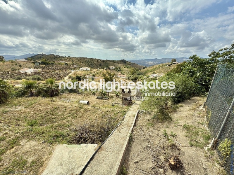 Maravillosa casa de campo sobre una parcela de 2850m2 en Vélez-Málaga 