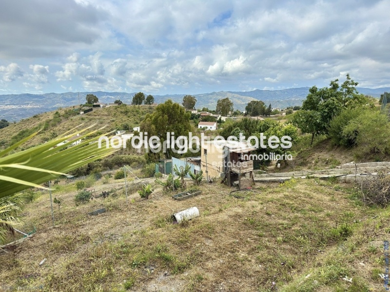 Maravillosa casa de campo sobre una parcela de 2850m2 en Vélez-Málaga 